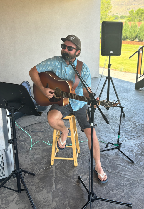 LIVE MUSIC SUNDAYS 